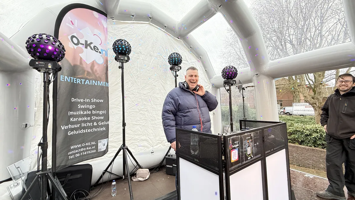 De opblaasbare drive-in show booth van O-Ke Entertainment